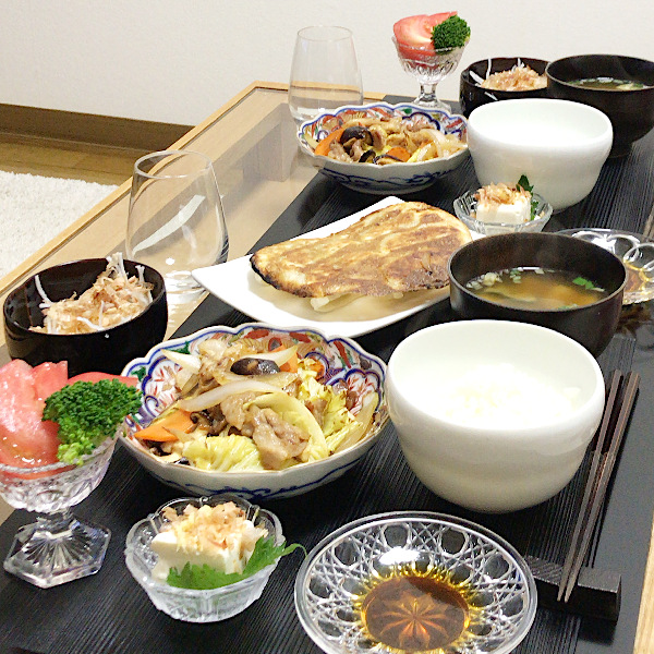 今日の食卓 残り野菜炒め 冷凍餃子 インスタント味噌汁 櫻田こずえの食卓